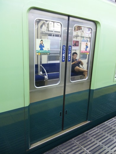 京阪電鉄5ドア車ラッシュ時用ドア