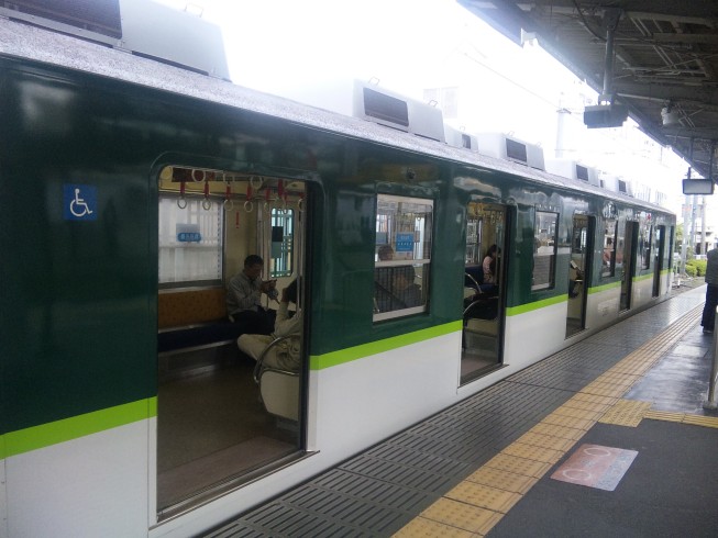 京阪電鉄5ドア車開時側面2(新塗装)
