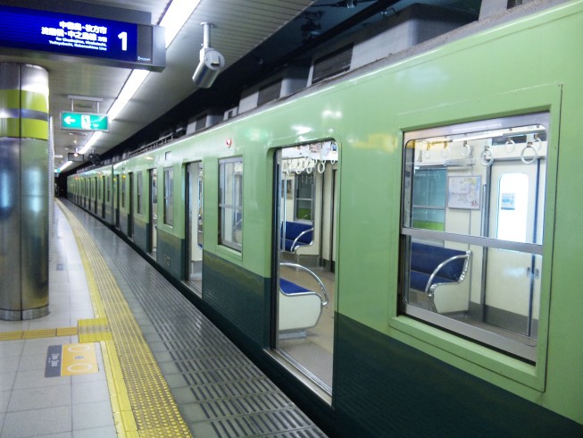 京阪電鉄5ドア車開時側面3(旧塗装)